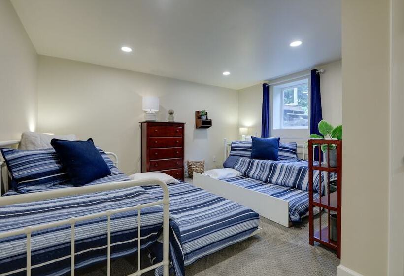 Cozy Brookville Home W/ Fire Pit & Deck!