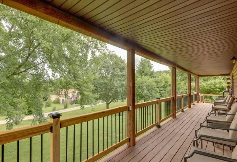 Cozy Brookville Home W/ Fire Pit & Deck!