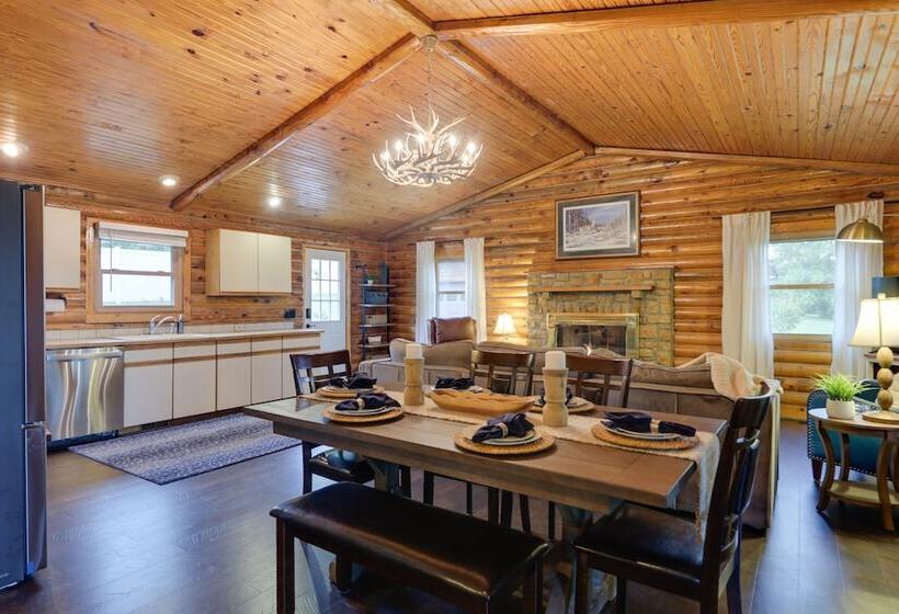 Cozy Brookville Home W/ Fire Pit & Deck!