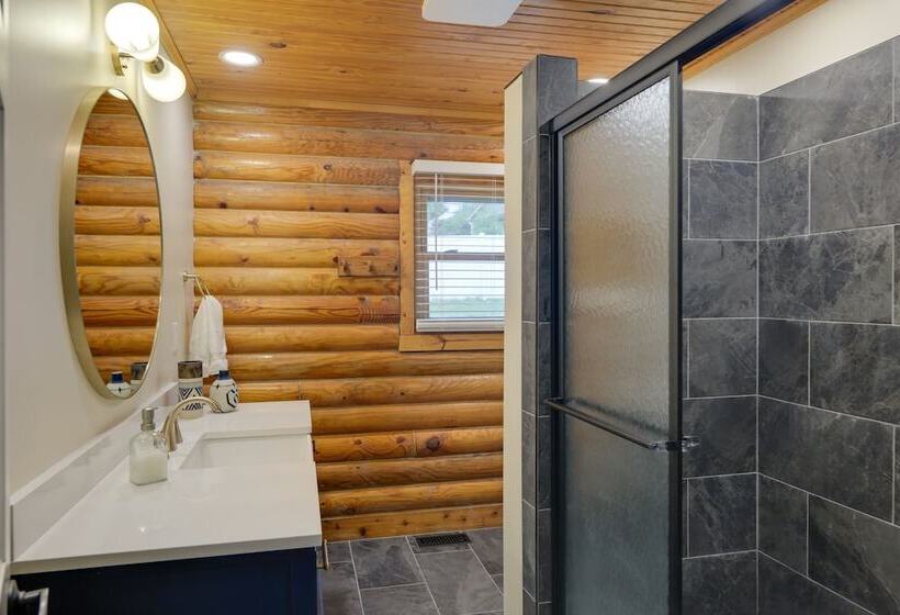 Cozy Brookville Home W/ Fire Pit & Deck!