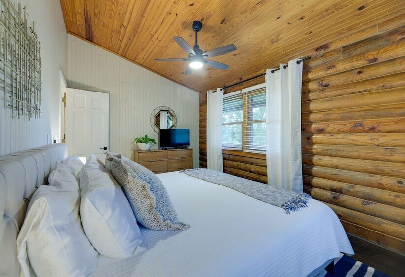 Cozy Brookville Home W/ Fire Pit & Deck!