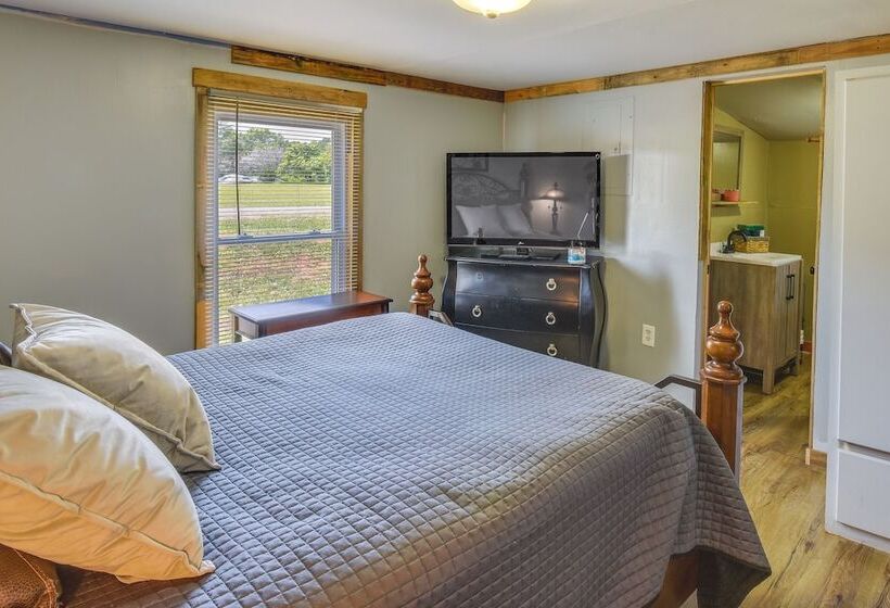 Cozy Cabin Near Lake Hartwell & Clemson University