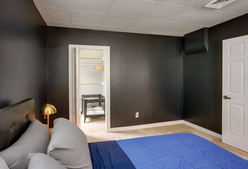 Cozy Downtown Sandusky Gem   1 Mi To Lake Erie!