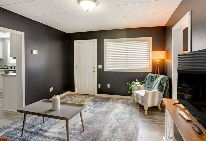 Cozy Downtown Sandusky Gem   1 Mi To Lake Erie!