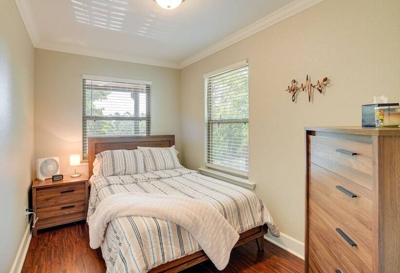 Cozy East Texas Retreat Near Lake O The Pines!