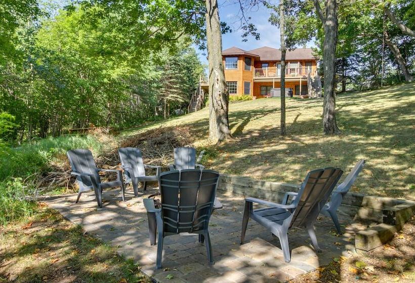 Cozy Frazee Lake Home W/ Hot Tub & Fire Pit!