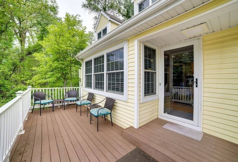 Steps To Lake Michigan Beach: Gary Vacation Rental