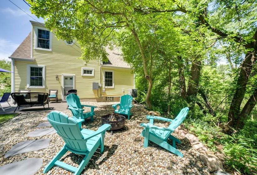 Steps To Lake Michigan Beach: Gary Vacation Rental