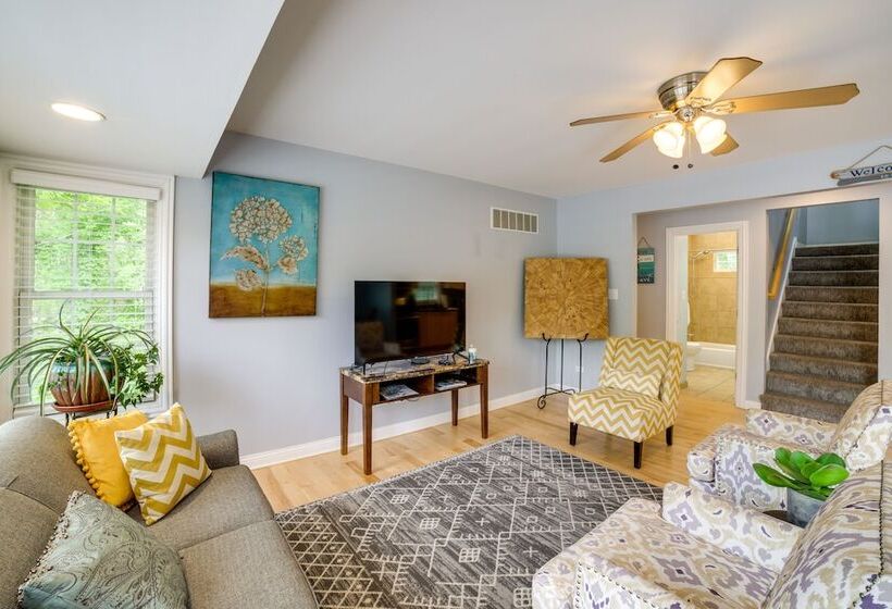 Steps To Lake Michigan Beach: Gary Vacation Rental