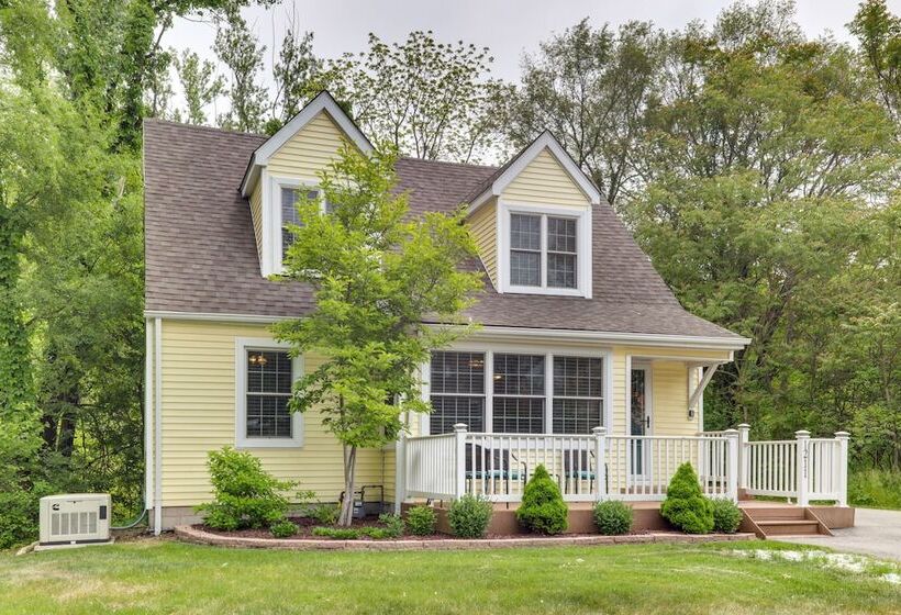 Steps To Lake Michigan Beach: Gary Vacation Rental