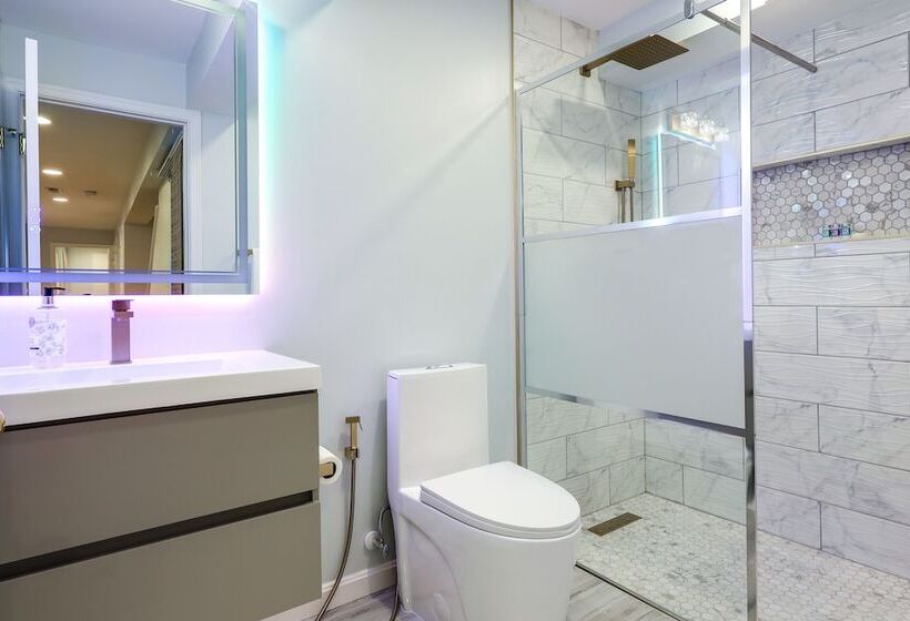 Cozy Herndon Home Near Wineries!