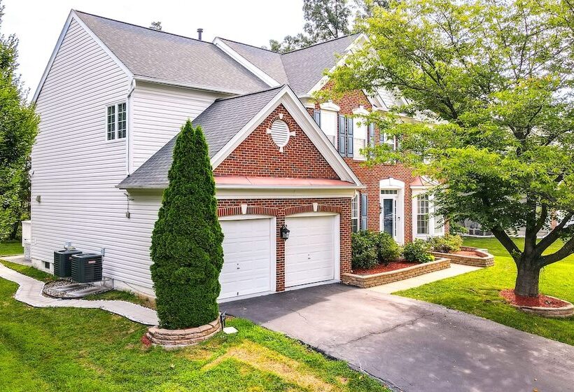 Cozy Herndon Home Near Wineries!