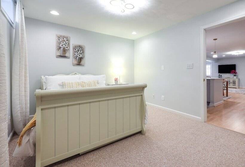 Cozy Herndon Home Near Wineries!