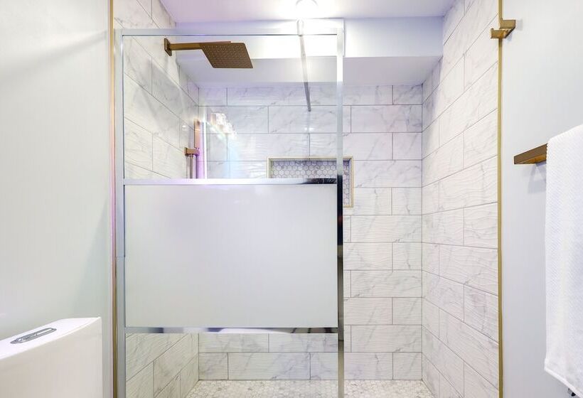 Cozy Herndon Home Near Wineries!