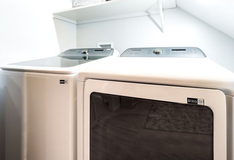 Cozy Herndon Home Near Wineries!