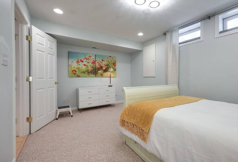 Cozy Herndon Home Near Wineries!