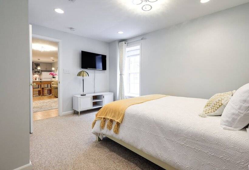 Cozy Herndon Home Near Wineries!