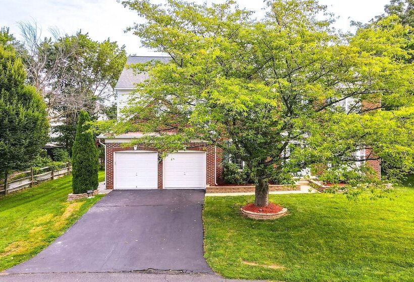 Cozy Herndon Home Near Wineries!