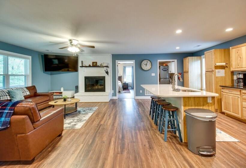 Cozy Home In Star Tannery W/ Private Backyard!