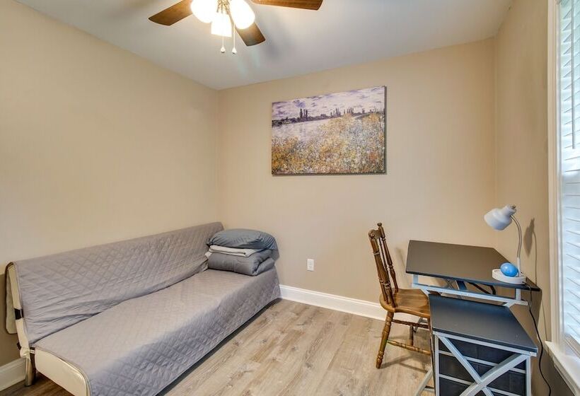 Cozy Home In Star Tannery W/ Private Backyard!