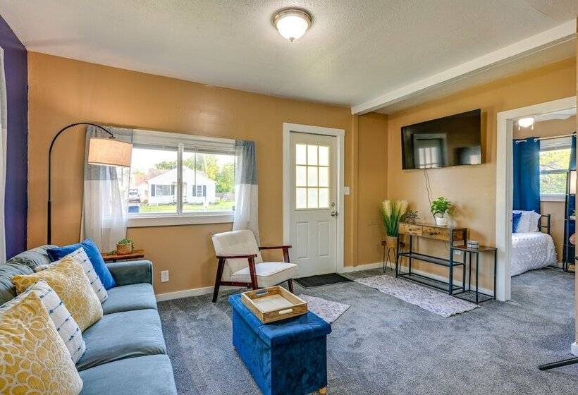 Cozy Home W/ Backyard ~ 3 Mi To Downtown Saginaw!