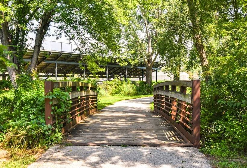 Cozy Iowa City Home ~ 2 Mi To Kinnick Stadium!