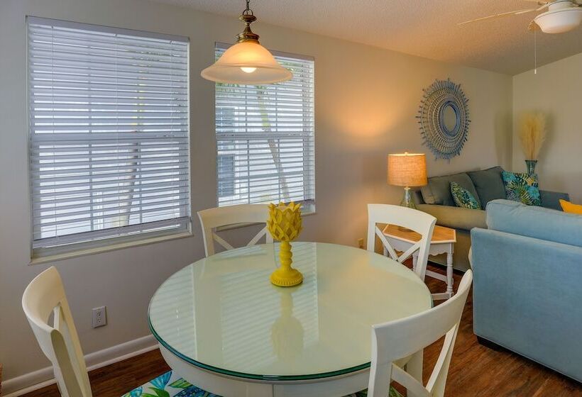 Cozy Jensen Beach Home: Pool Access, Walk To Beach