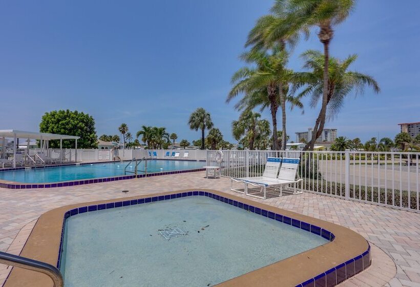 Cozy Jensen Beach Home: Pool Access, Walk To Beach