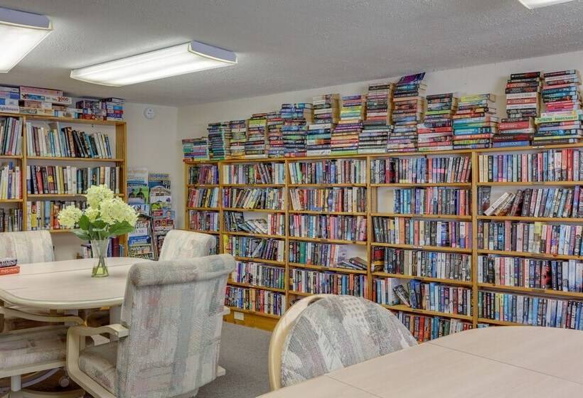 Cozy Jensen Beach Home: Pool Access, Walk To Beach