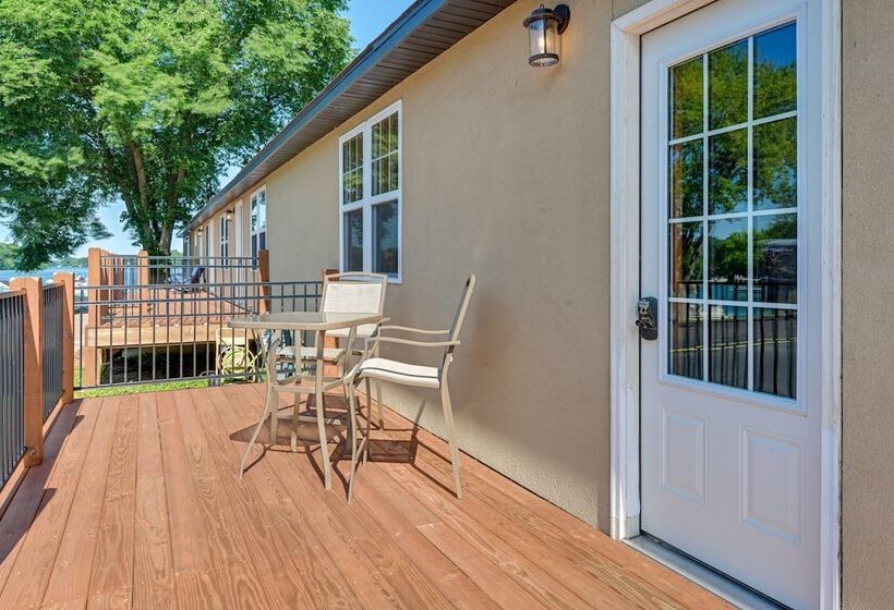 Cozy Lake Wissota Escape W/ Community Dock!