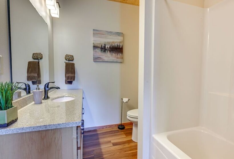 Cozy Lake Wissota Escape W/ Community Dock!