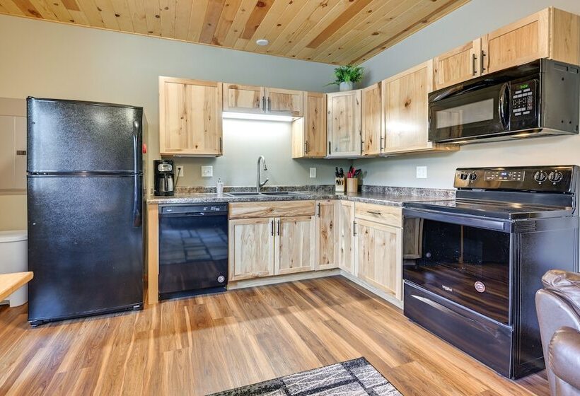 Cozy Lake Wissota Escape W/ Community Dock!