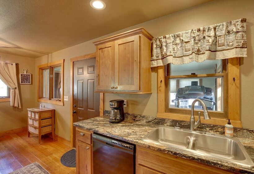 Cozy Lead Cabin W/ Deck < 1 Mi To Ski Slopes!