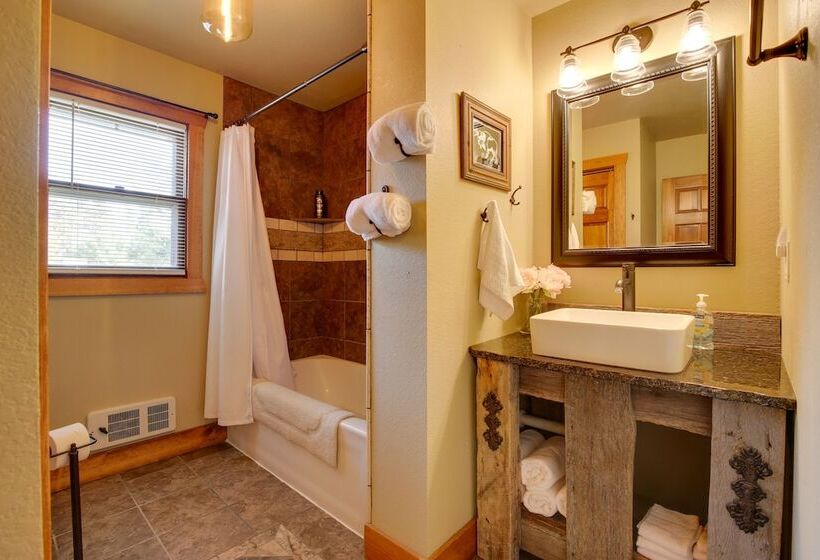 Cozy Lead Cabin W/ Deck < 1 Mi To Ski Slopes!