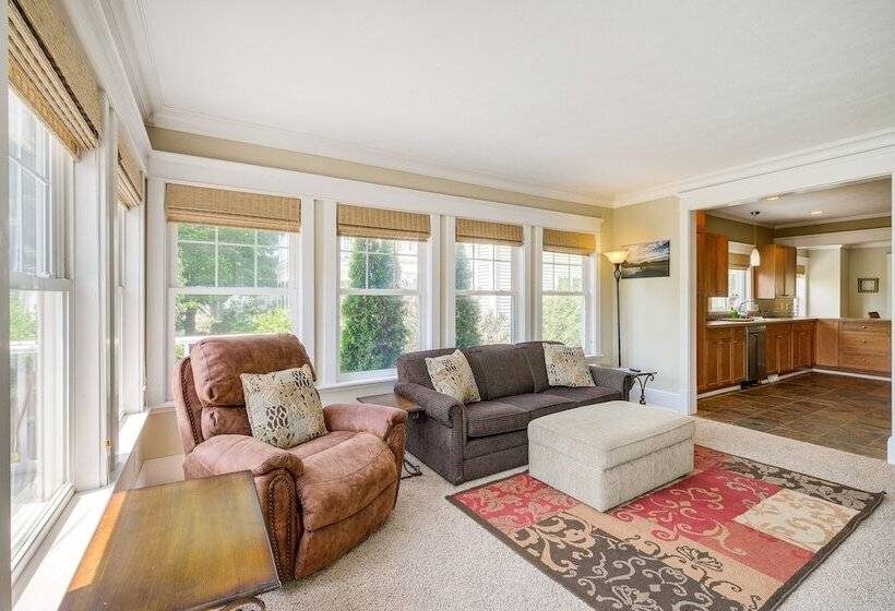 Cozy Michigan Retreat W/ Deck & Gas Grill!