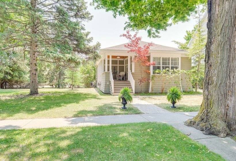 Cozy Michigan Retreat W/ Deck & Gas Grill!