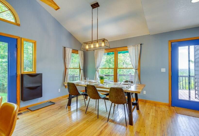 Cozy Murphy Cabin Retreat: Hot Tub & Mtn Views!