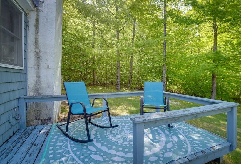 Cozy North Conway Retreat W/ Deck & Fire Pit!