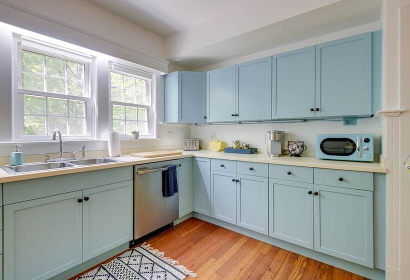 Cozy North Conway Retreat W/ Deck & Fire Pit!