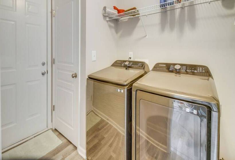 Cozy North Carolina Abode   Minutes From Downtown!