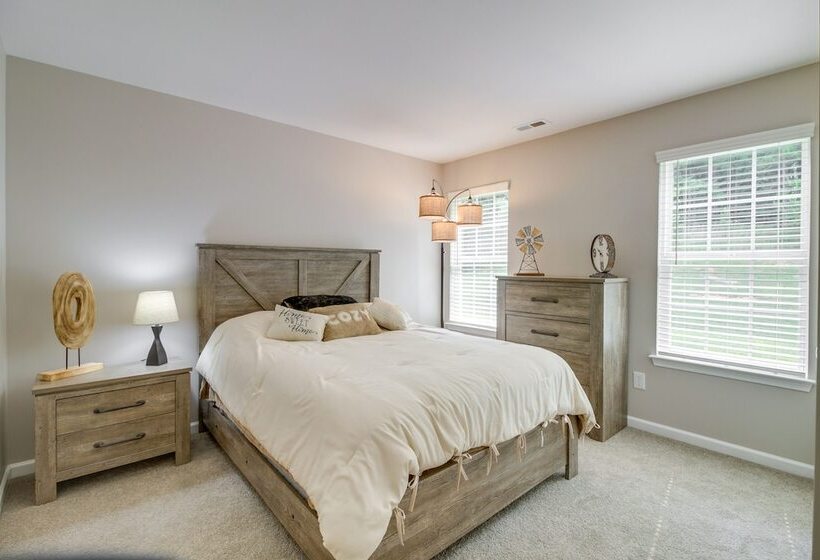 Cozy North Carolina Abode   Minutes From Downtown!