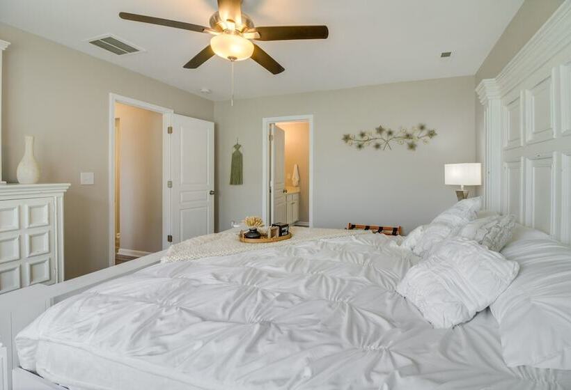 Cozy North Carolina Abode   Minutes From Downtown!