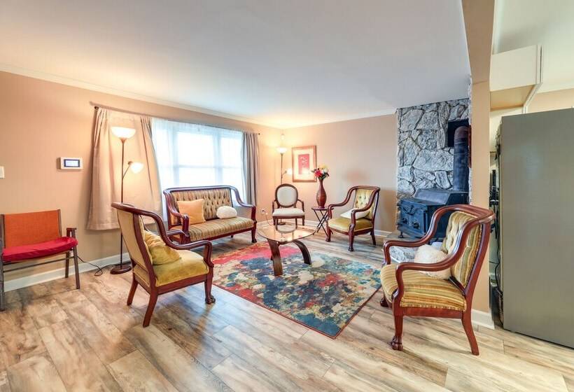 Cozy North Carolina Retreat Near Beaches & Golfing