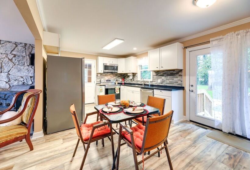 Cozy North Carolina Retreat Near Beaches & Golfing