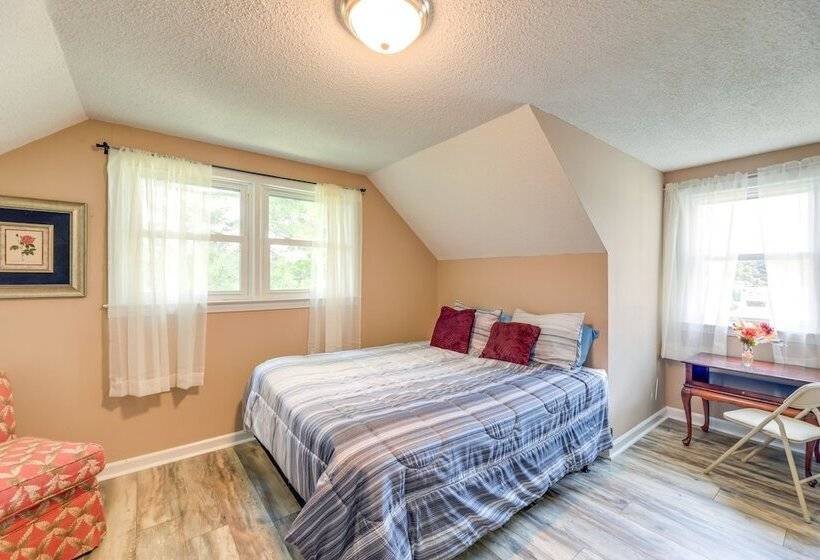 Cozy North Carolina Retreat Near Beaches & Golfing