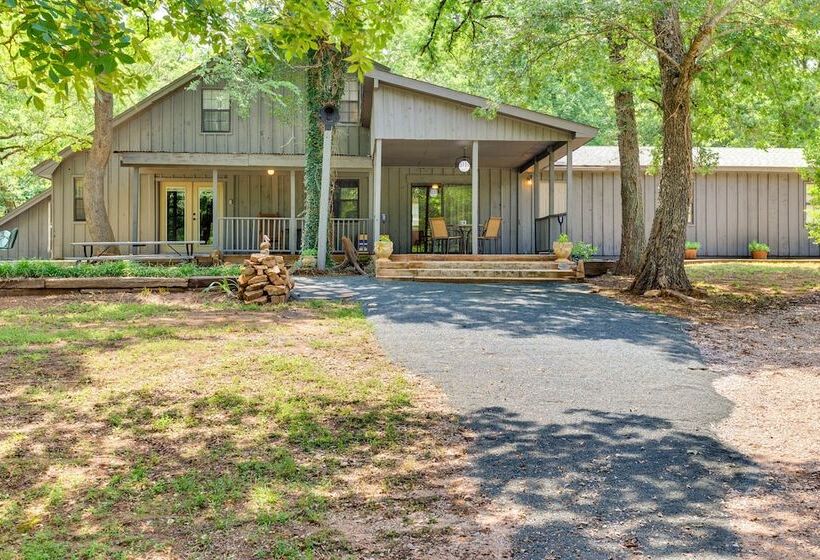 Cozy Oklahoma Retreat W/ Patio, Fire Pit & Grill!