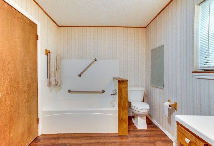 Cozy Oklahoma Retreat W/ Patio, Fire Pit & Grill!