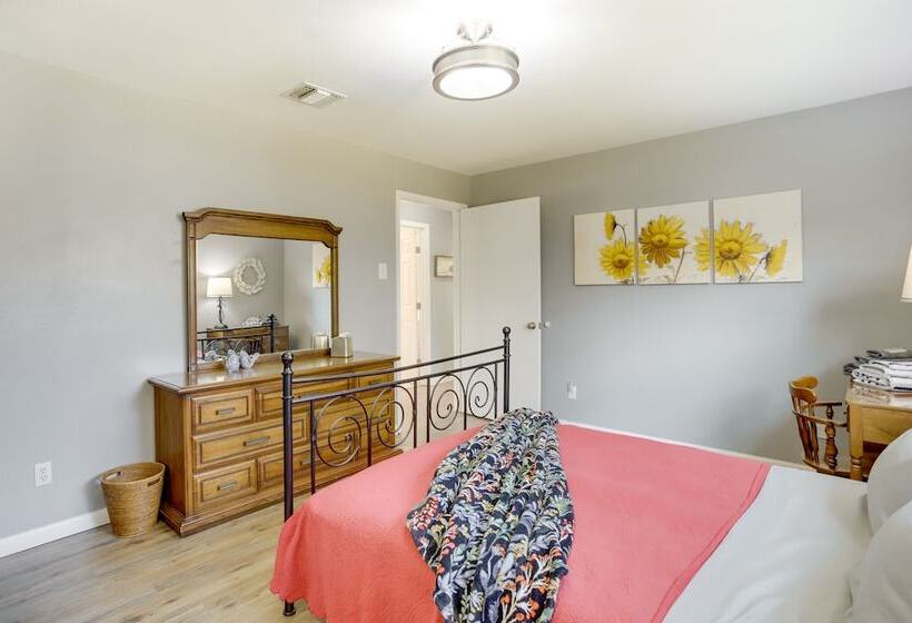 Cozy Shenandoah Home < 2 Mi To The Woodlands Mall!