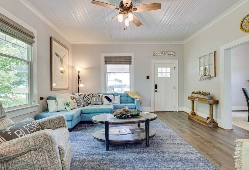 Cozy Tennessee Abode W/ Private Hot Tub & Fire Pit