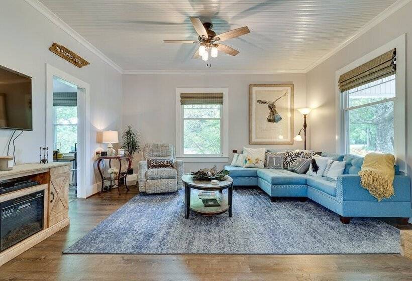 Cozy Tennessee Abode W/ Private Hot Tub & Fire Pit